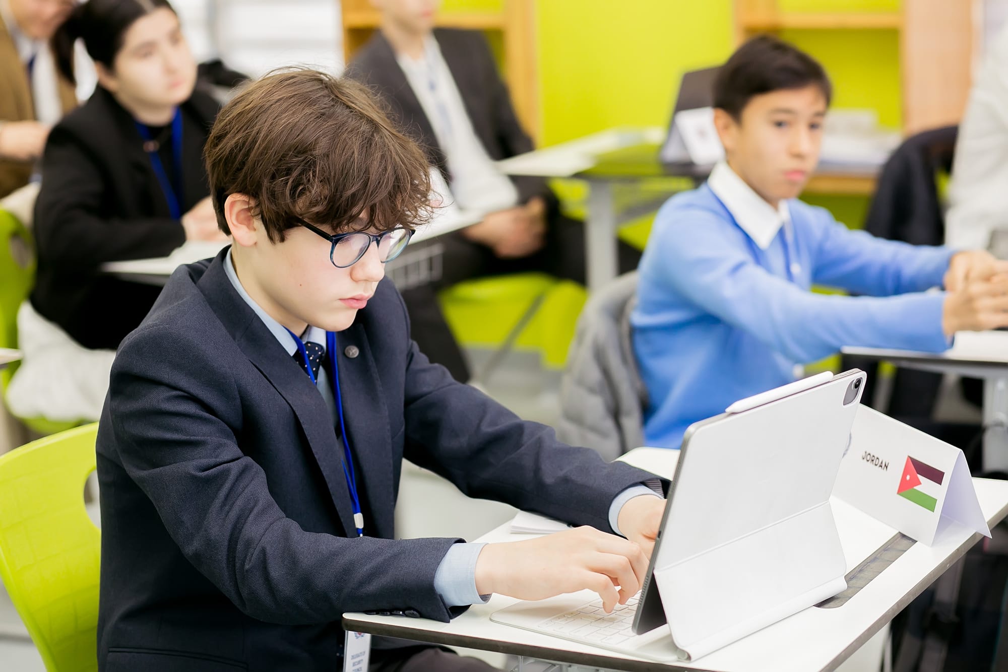 Model BM oturumunda bir Oxbridge öğrencisi